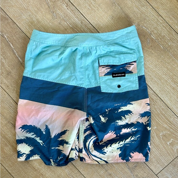 Quicksilver Board Shorts Big Boys Size 16 - Picture 2 of 4